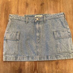 Levi’s 94 Cargo Mini Skirt